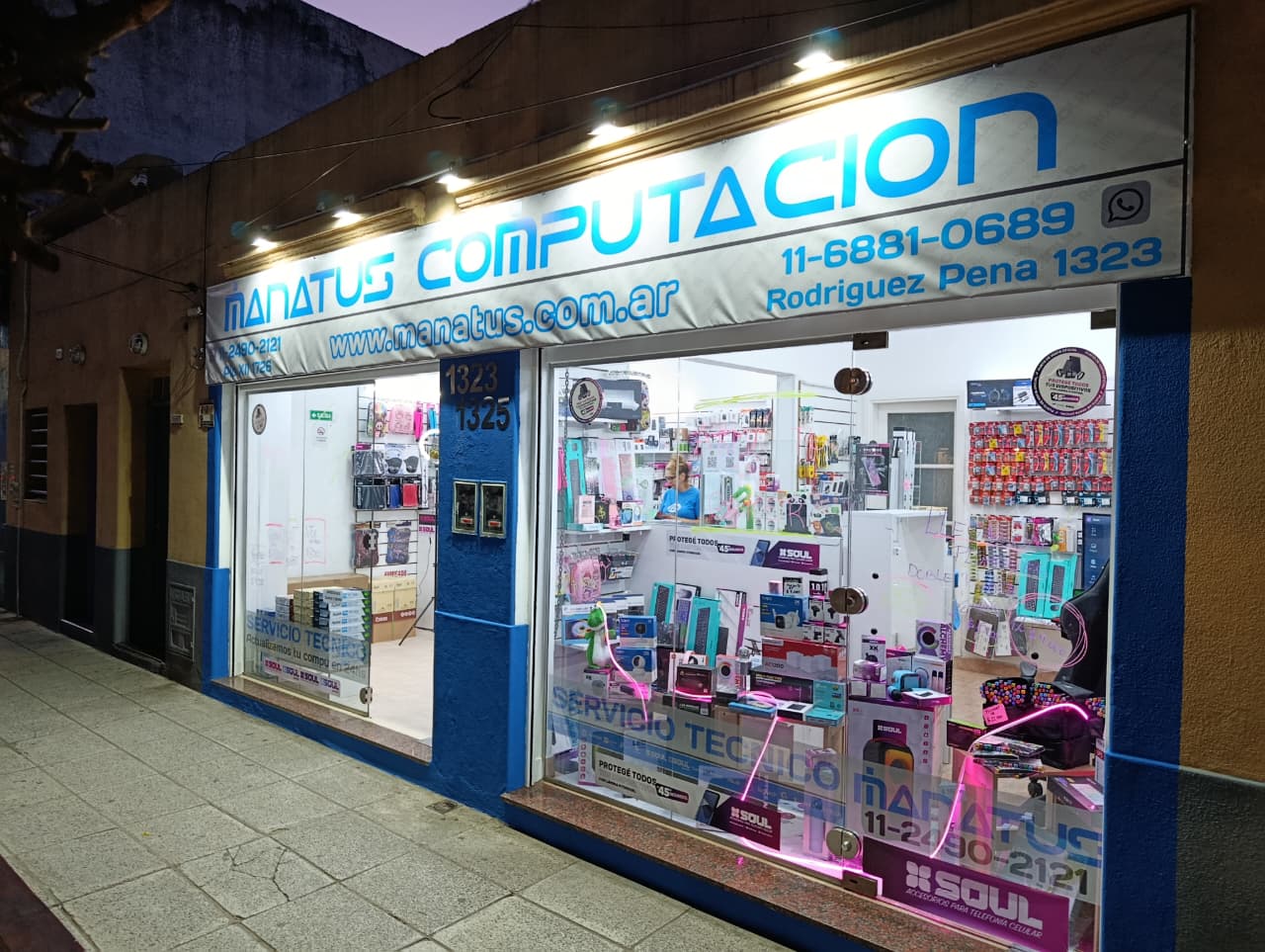 Frente de la Sucursal Manatus Computación en Av. Rodríguez Peña 1323, Santos Lugares